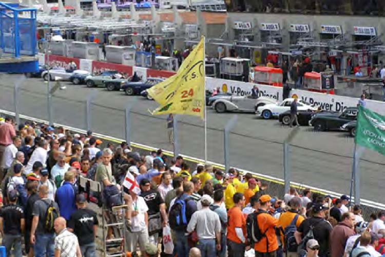 Cars lined up in the ear of corn formation at Le Mans